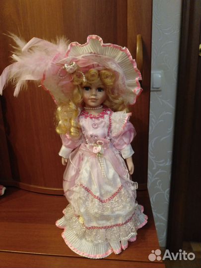 Фарфоровая куколка 35 см