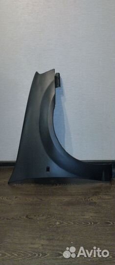 Правое переднее крыло Логан 1