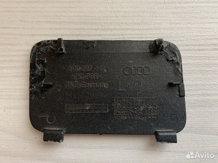 Заглушка буксировочного крюка Audi Q5 левая