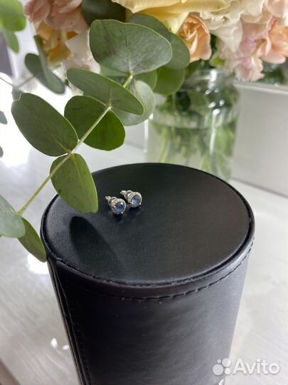 Золотые серьги с топазами и бриллиантами