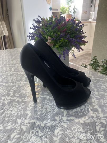 Туфли на высоком каблуке р-р 37
