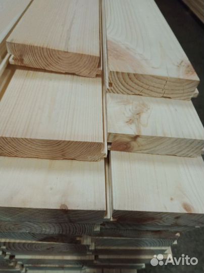 Сосновые доски, природная красота и экологическая