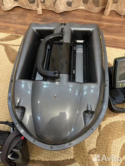 Прикормочный кораблик с эхолотом