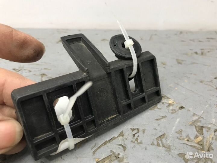 Кронштейн бампера Audi A4 B8 cdhb 2010