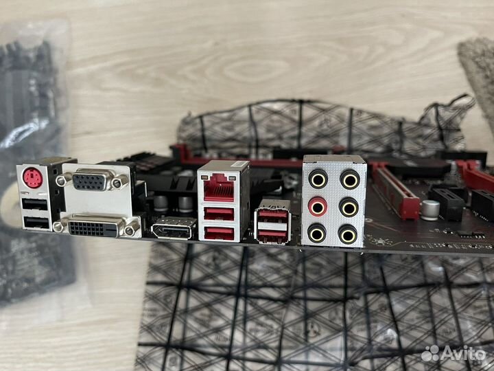 Матринская плата MSI z270 Gaming Plus