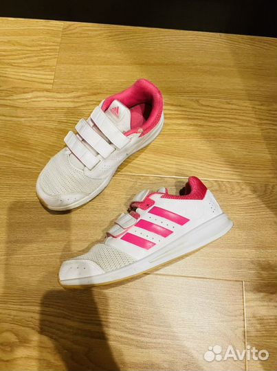 Кроссовки adidas 33
