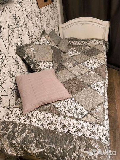 Кровать односпальная с матрасом