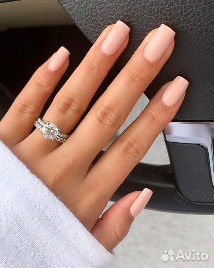 Модель на маникюр