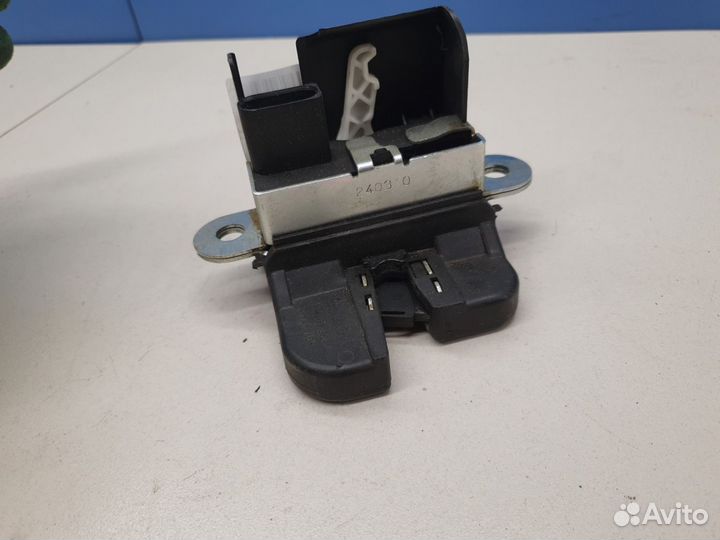 Замок багажника Volkswagen Golf 6 2009-2013