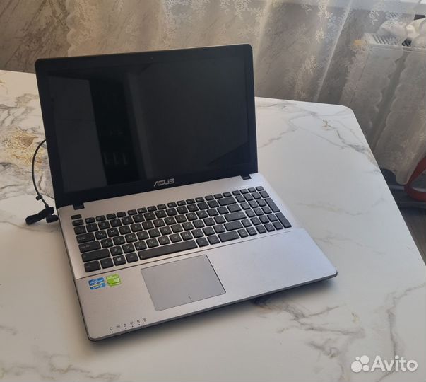 Ноутбук asus X550C
