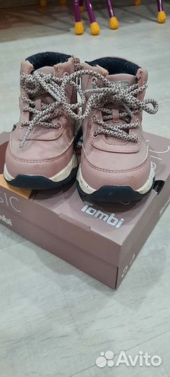 Кроссовки для девочки