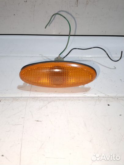 Повторитель в крыло mazda premacy CP8W