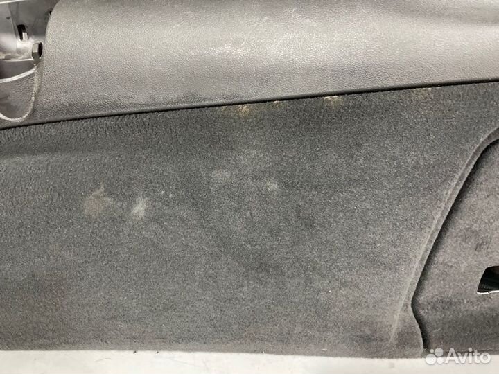 Обшивка багажника правая Audi Q7 4L BHK 2008