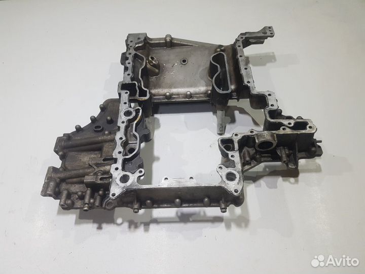 Верхний этаж поддона двс 5.2 BSM ауди с8 audi s8