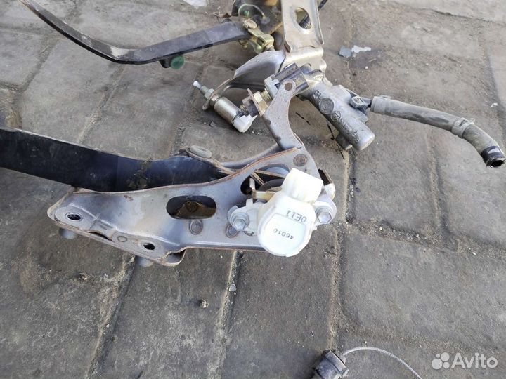 Педали таета витц/Toyota Vitz 98-05г мт