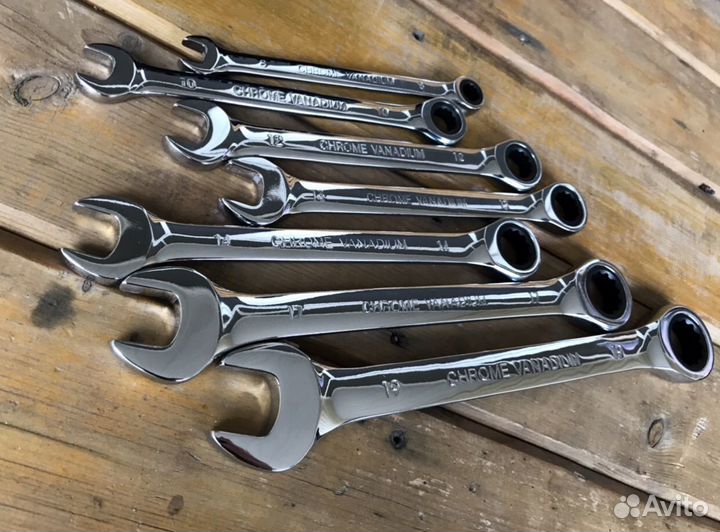 Набор ключей с трещеткой новый