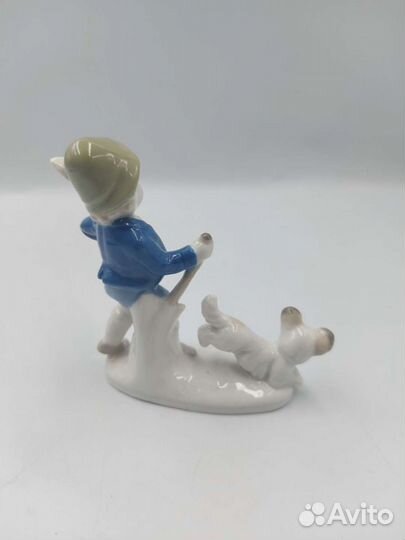Статуэтка фарфор 