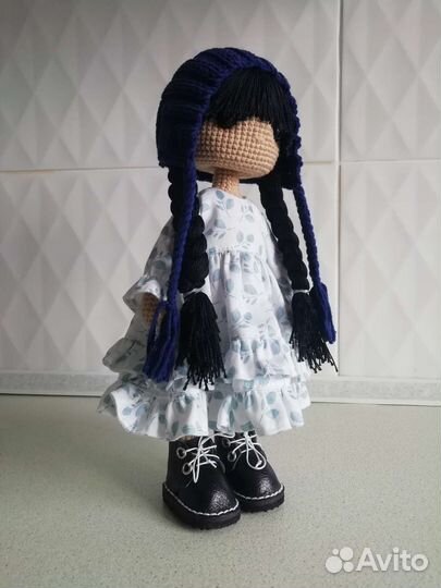 Вязаная кукла ручной работы