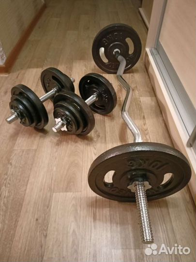 Гантели и штанга, скамья и стойка для штанги