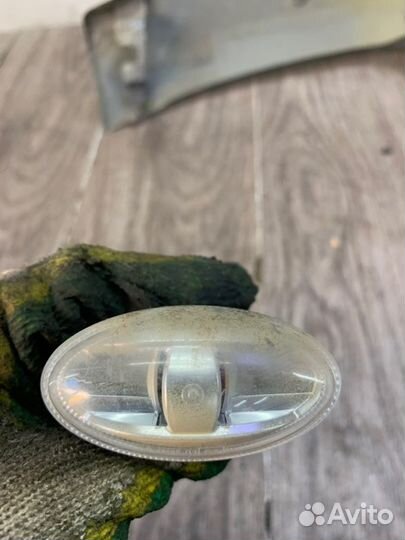 Повторитель поворота передний правый Peugeot 206