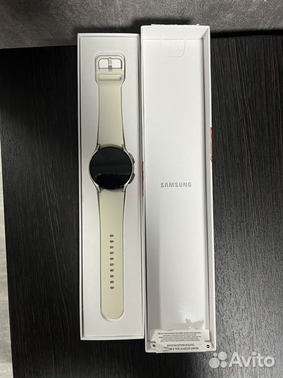 Samsung Galaxy Watch 6 40mm white gold