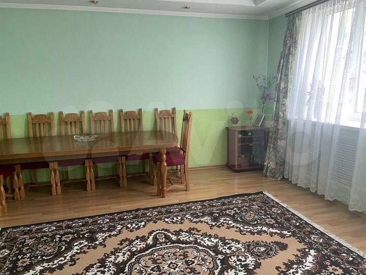 Коттедж 176 м² на участке 6 сот.