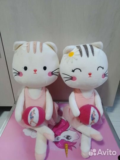 Мягкая игрушка кошечки-гимнастки