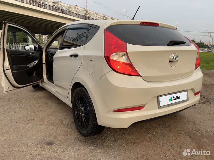 Hyundai Solaris 1.4 AT, 2015, 260 000 км