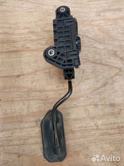 Педаль газа Toyota Prius 2 NHW20 (2003 - 2011)