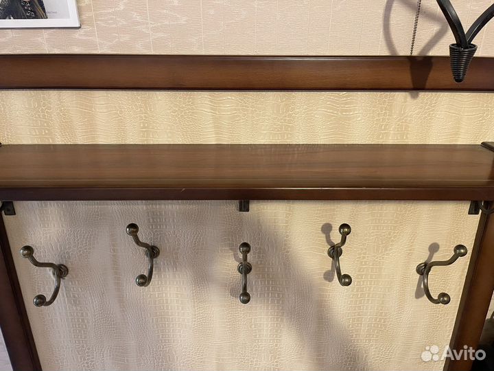 Вешалка в прихожую с тумбой из массива дерева