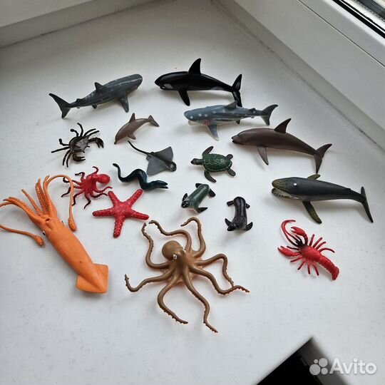 Фигурки морских жителей животных рыб