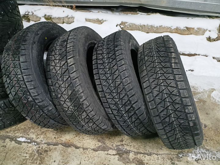 Bridgestone Blizzak DM-V2 235/65 R18