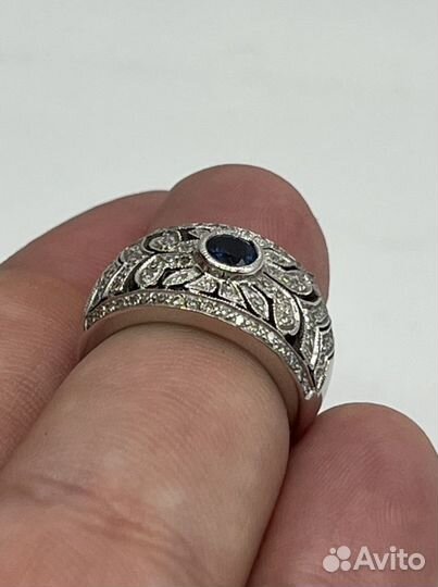 Золотое кольцо с сапфиром и бриллиантами 750