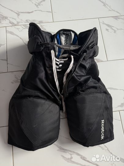 Хоккейные штаны и нагрудник