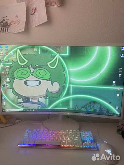 Монитор Samsung 32 дюйма,изогнутый