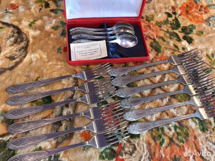 Вилки 2 набора, футляр и ложечки, винтаж