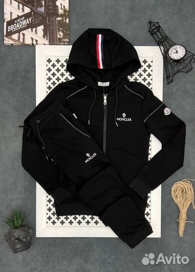 Спортивный костюм Moncler