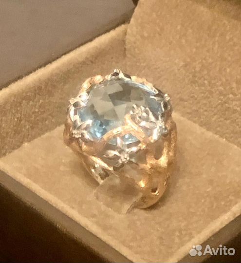 Золотое кольцо с топазом и бриллиантами