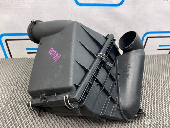 Корпус воздушного фильтра Mercedes-Benz C-Class