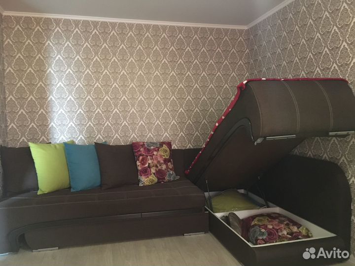 Диван (+8 подушек) / Торг