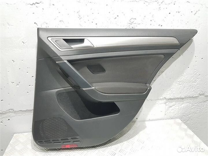 Обшивка двери задняя Volkswagen Golf 7 5G6867212DJ