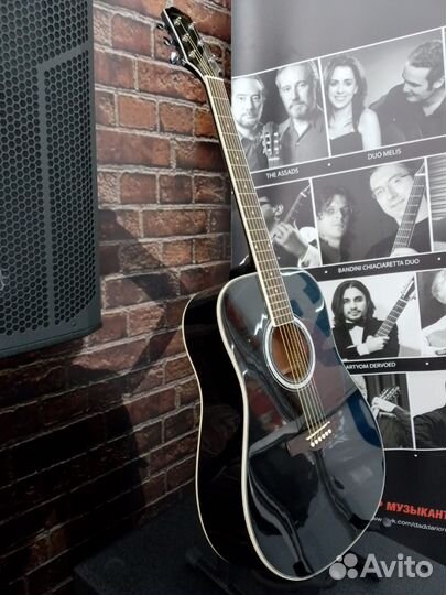 Акустическая гитара
