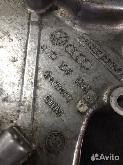 07D109129J Крышка двигателя передняя Audi