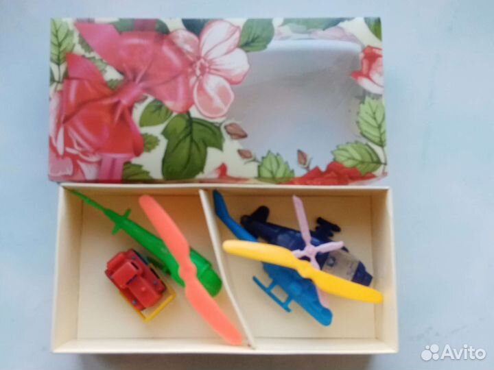 Набор из вертолётов и машинки
