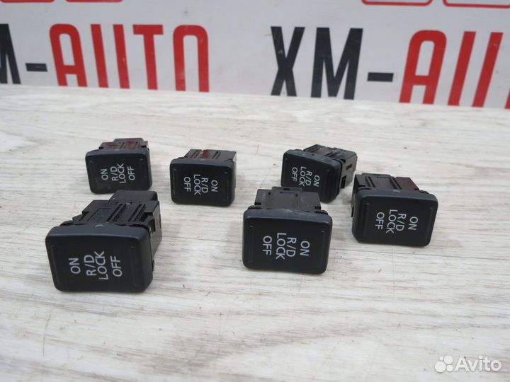 Кнопка lock Mitsubishi Pajero Sport 3
