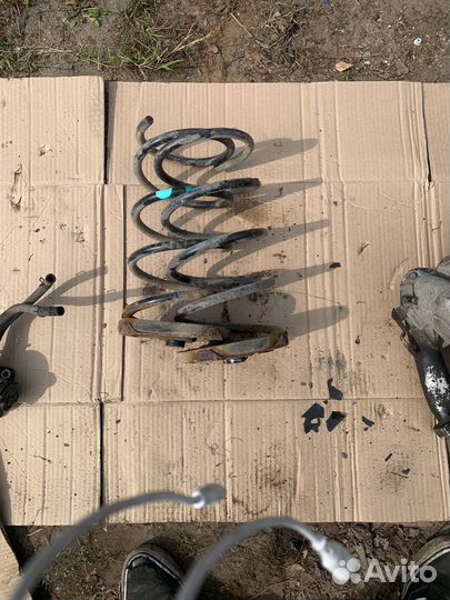 Пружины передние с чашками mazda familia bj