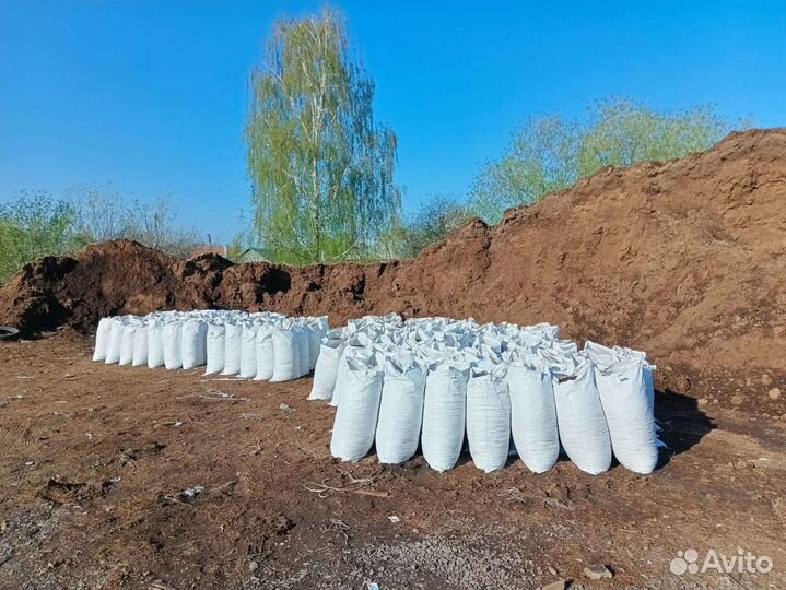 Чернозем луговой, навоз в мешках валом