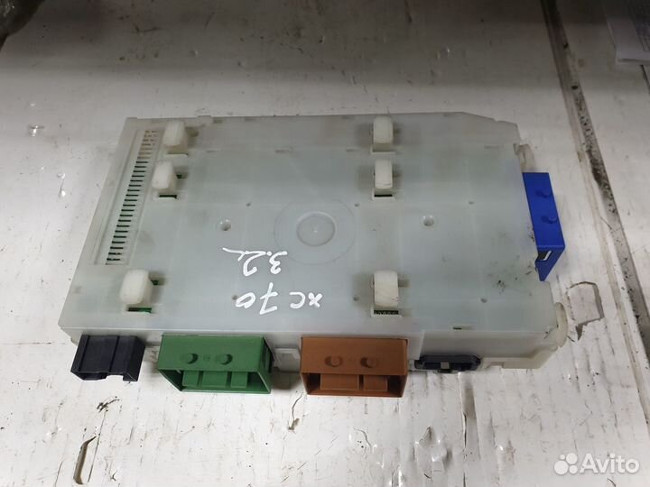 Монтажный блок предохранителей volvo XC70 S80 3,2