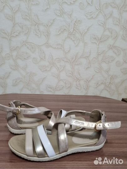 Сандали для девочки 35 р-р