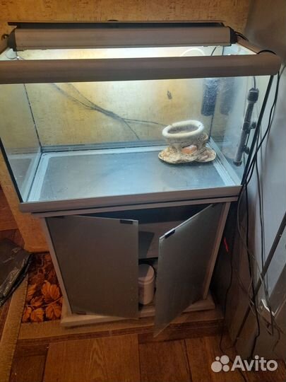 Аквариум на 100 литров с тумбой